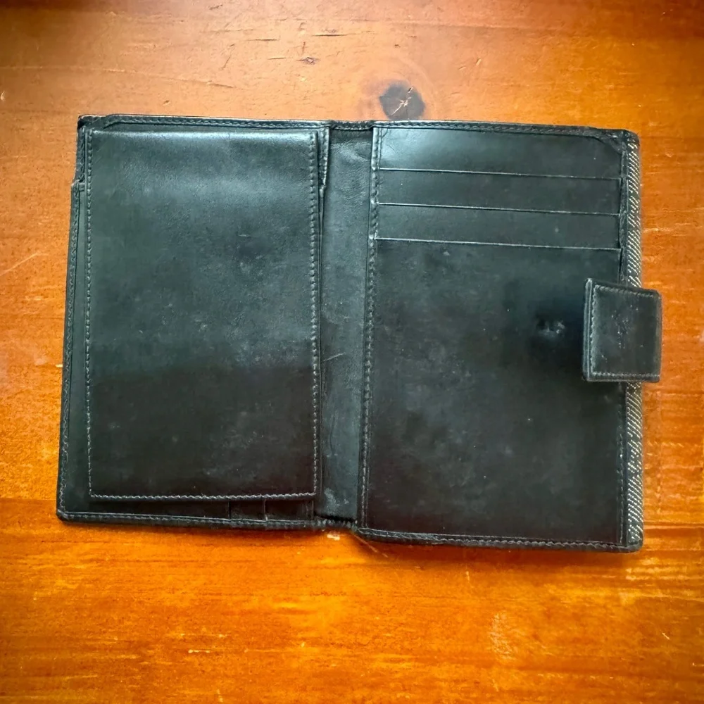 Gucci Vintage Bi-fold Wallet Gray & Black Monogram Canvas & Leather - Picture 5 of 14